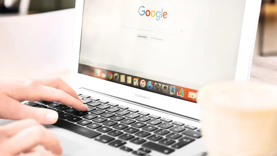 Mit SEO kannst du dein Unternehmen in Nürnberg bei Suchanfragen durch Nutzer sichtbar machen. Hier hilft dir ein erfahrener SEO Freelancer aus Nürnberg.